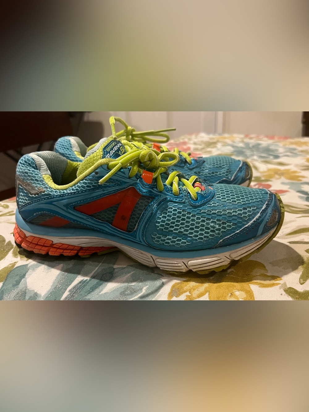 Brooks Women’s ' Ravenna Teal Blue & Yellow Lace-Up Running Shoes, size 8.5